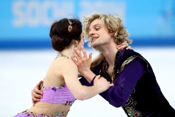 Meryl Davis y Charlie White se han proclamado hoy campeones olímpicos de danza de patinaje artístico en Sochi 2014, una vez disputado el programa libre en el que mantuvieron el liderato que el domingo alcanzaron en el corto. Davis y White, primera pareja de EEUU en ganar un Mundial y que llegaron a Sochi como subcampeones olímpicos, se impusieron en el Palacio Iceberg con 195,52 puntos y un programa largo con música de 'Sherezade", de Nikolai Rimski-Korsakov. Superaron a los defensores del título, los canadienses Tessa Virtue y Scott Moir, que se colgaron la plata con 190,99. El bronce ha sido para la pareja rusa integrada por Elena Ilinykh y Nikita Kapsalapov, con 183,48. Meryl y White llevan 17 años patinando juntos.