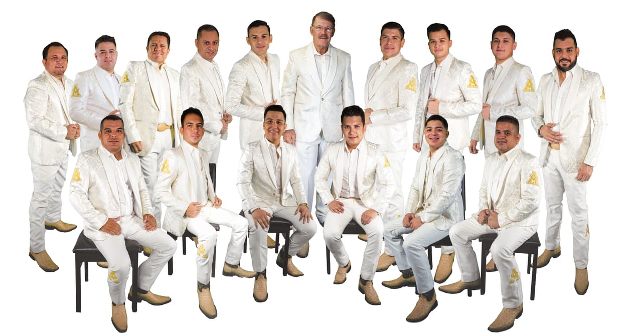<b>La Arrolladora Banda El Limón de René Camacho</b>, quienes en sus más de 30 años de trayectoria han ganado tres Latin GRAMMY, ya habían sido anunciados previamente, pero
<b> </b>ahora podemos confirmar que serán los otros invitados especiales de Gloria Trevi.