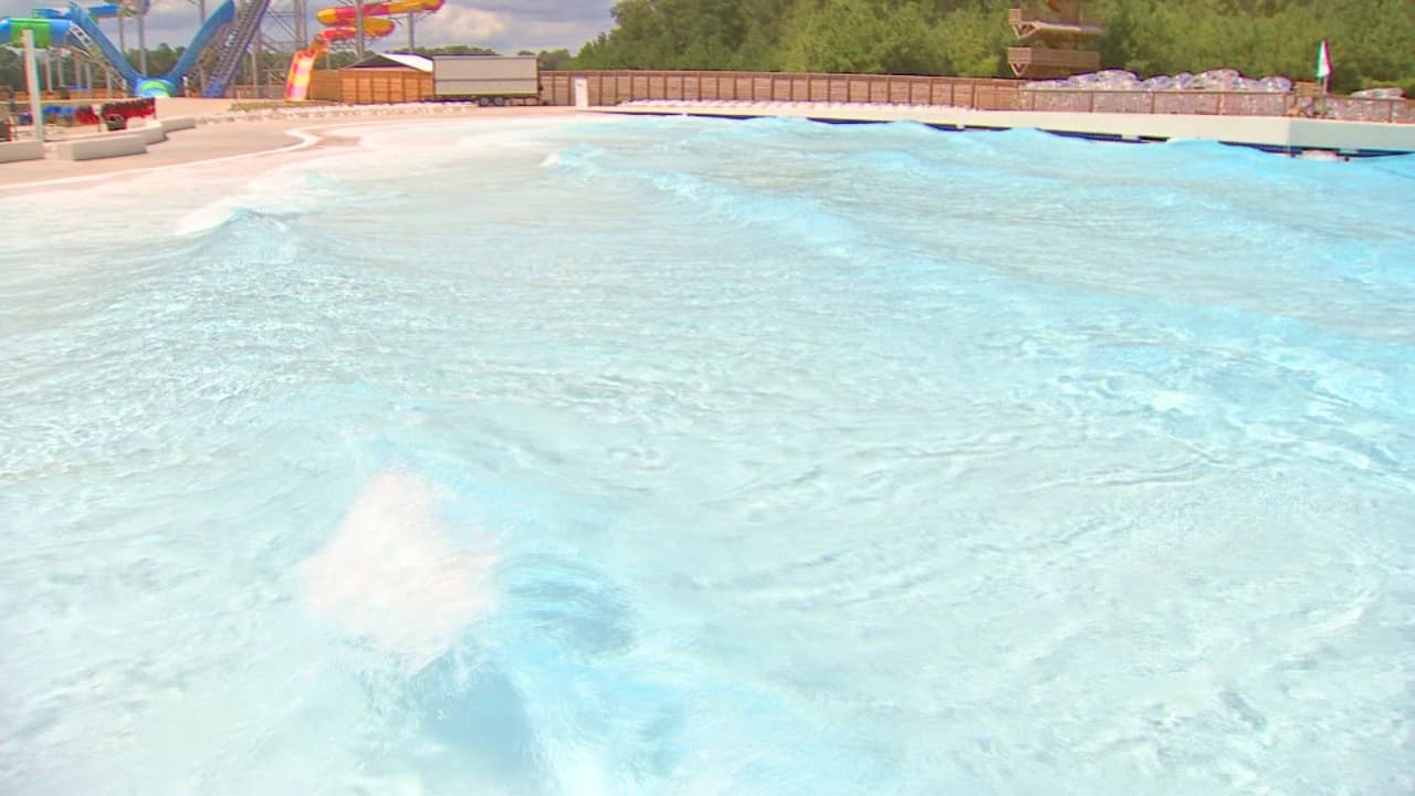 La piscina de olas Boca Chica es la más grande de su tipo en Texas, aseguran voceros del parque.