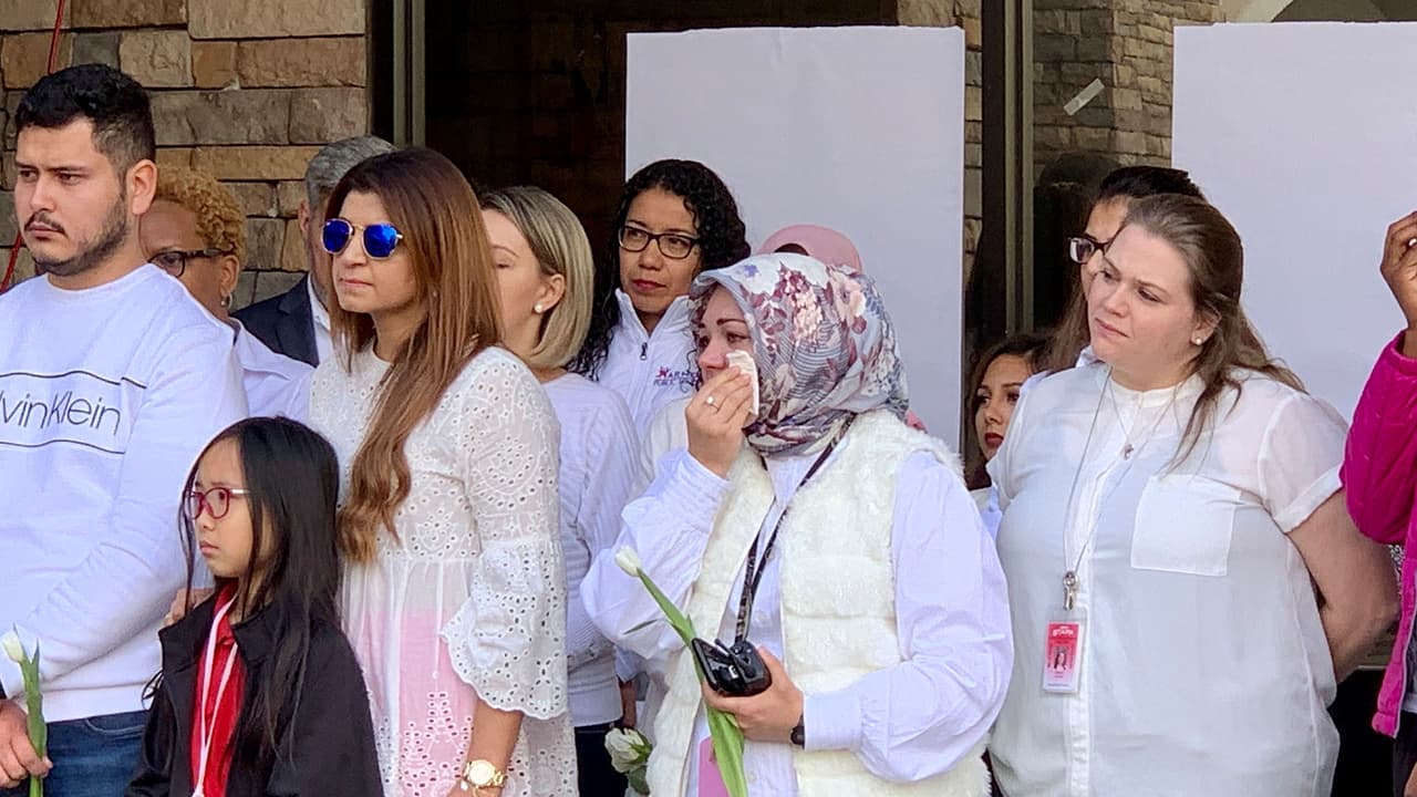 La comunidad de Uzbekistán establecida en el área de Houston estuvo muy conmovida con la ceremonia.