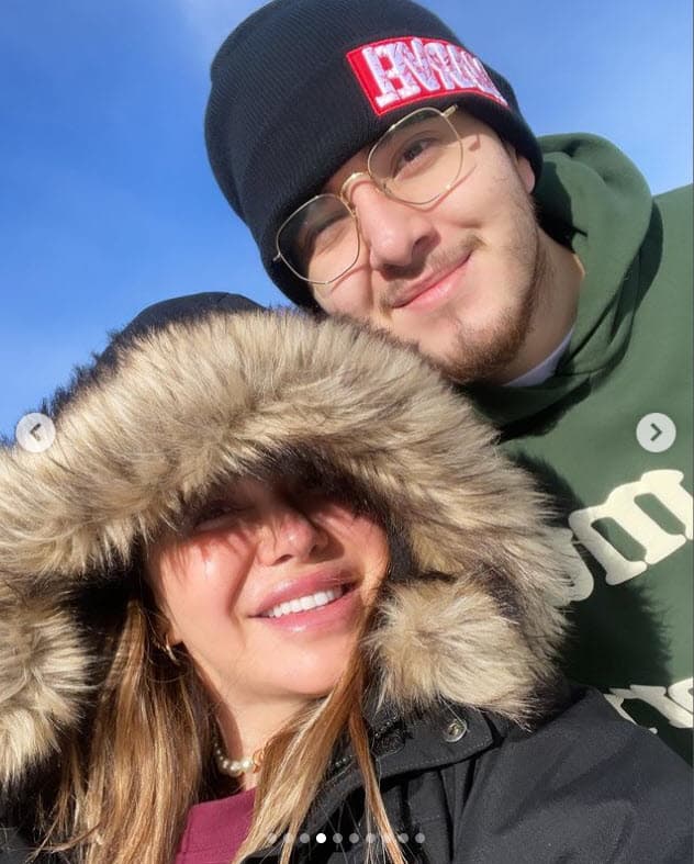 "Definitivamente extrañamos mucho a Michael y Luna Bear, ¡pero gracias a Dios por FaceTime! Lo hicimos funcionar y lo aprovechamos al máximo", compartió sobre el único de sus hermanos que no pudo ir con ellos al viaje.
<br>