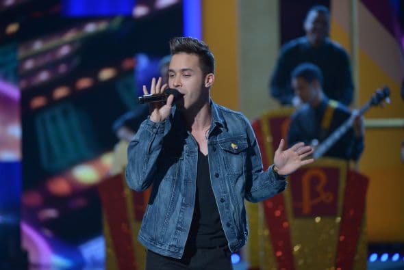 El adorado cantante no perdió la oportunidad de brindar su música y apoyo a los niños discapacitados de Teletón USA