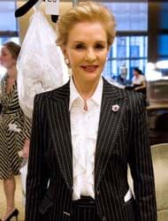 Carolina Herrera presume bigote de leche