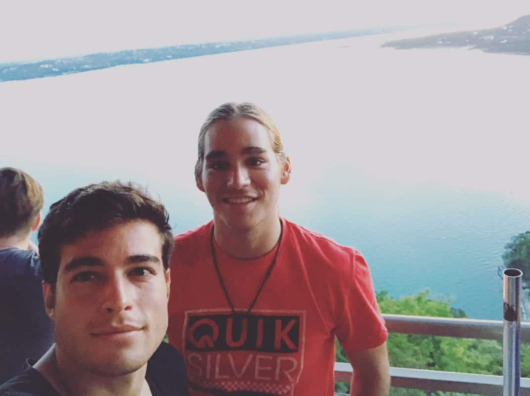 Felipe es todo un galán, a diferencia de 
<b><a href="http://www.univision.com/temas/danilo-carrera">Danilo</a></b> usa el cabello largo. ¿Quién te parece más guapo?