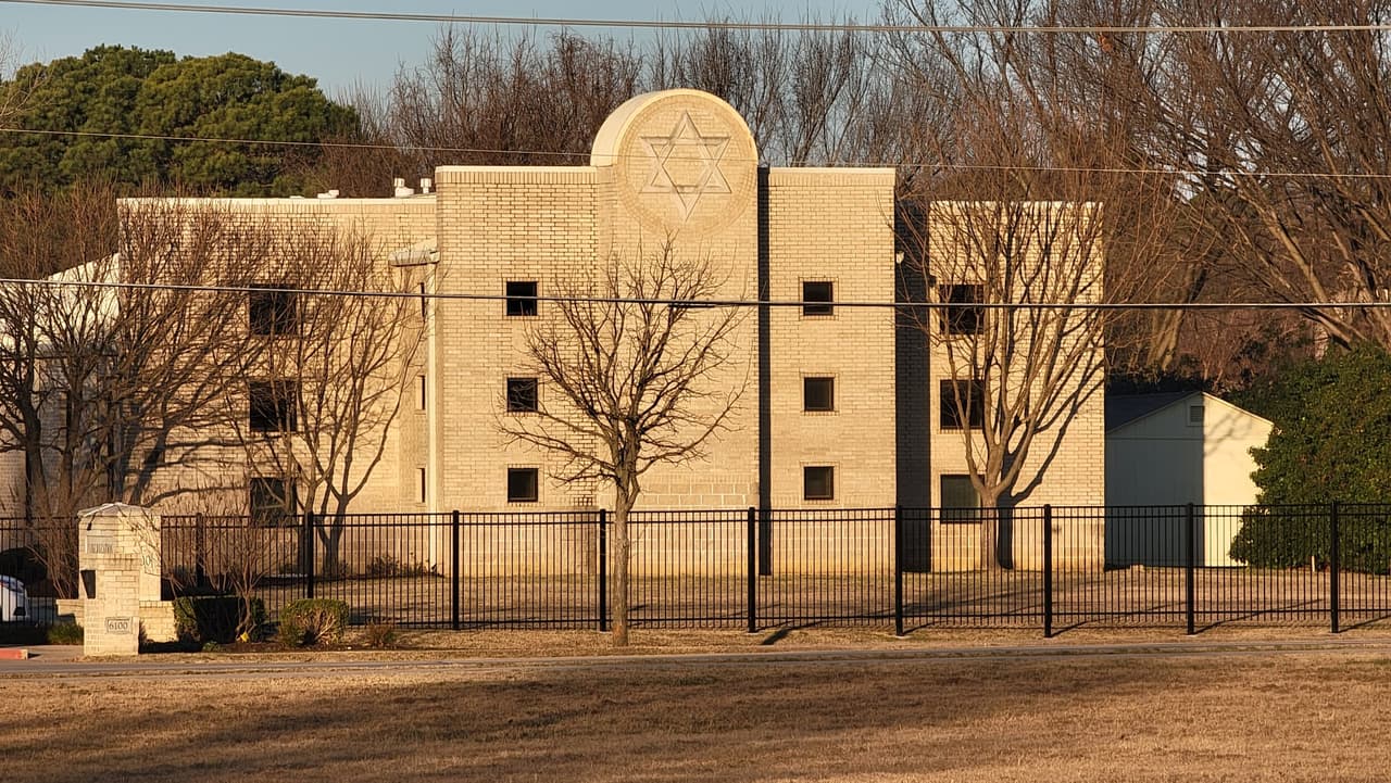 <b>“Estoy agradecido y lleno de aprecio por todas las vigilias, oraciones, amor y apoyo”,</b> dijo el rabino Charlie Cytron-Walker en 
<a href="https://www.facebook.com/cytronwalker?fref=nf" target="_blank">una publicación en Facebook.</a> “Estoy agradecido de que lo hayamos logrado. Estoy agradecido de estar vivo”, agregó.