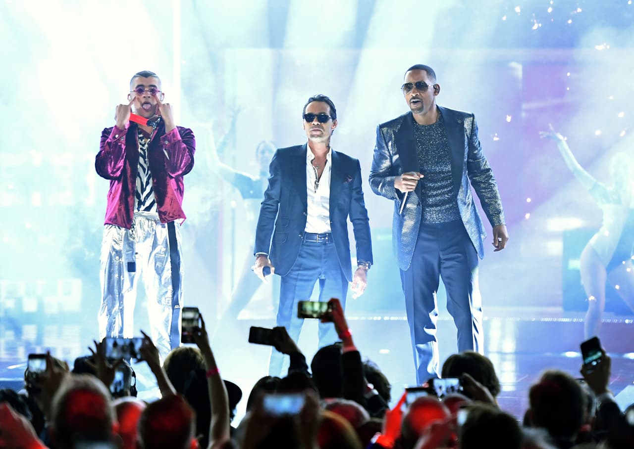 Según dicho reporte, la popularidad de la música latina creció tanto que sobrepasó al género country en cuanto al número de álbumes comprados.
<br>