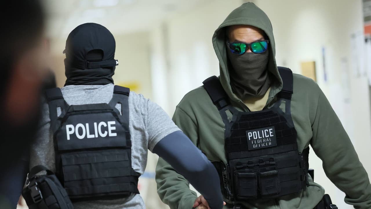 Alcaldesa de SLC expresa “incertidumbre y dolor” tras arresto de salvadoreña en el aeropuerto