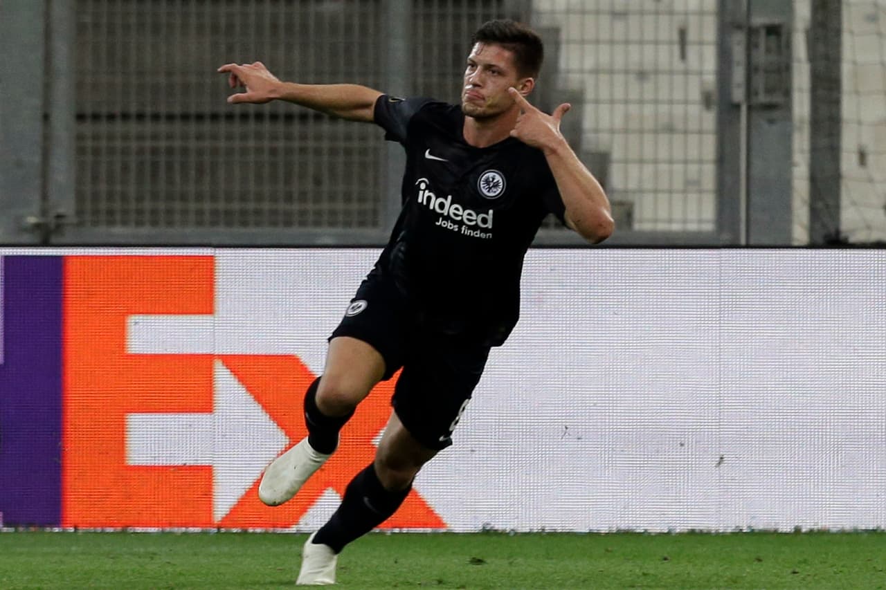 Fue en la temporada 2018/19 en la que el poder goleador del serbio estalló tanto en Bundesliga como en Europa League, donde fue figura.