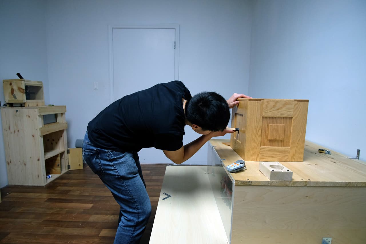 <b>ANÍMATE A PROBAR UN “ESCAPE ROOM”:</b> Esta nueva y popular tendencia de entretenimiento es una excelente manera de pasar un tiempo con adolescentes o amigos adultos. Pasa una hora o dos resolviendo acertijos, descubriendo pistas y jugando al detective para escapar de una habitación temática cerrada. Hay varias opciones por todo Metro Atlanta.