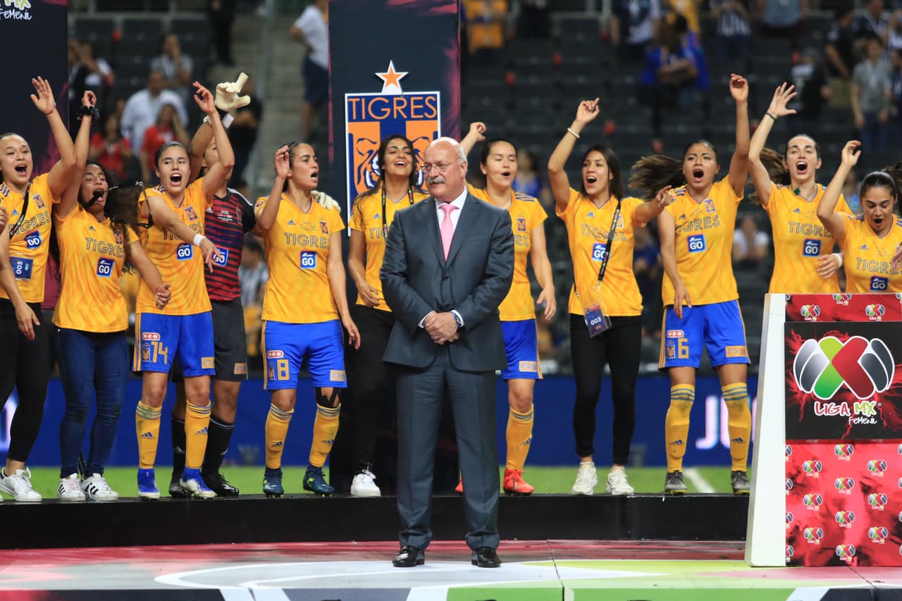Tigres se corona campeón de la Liga MX Femenil tras vencer 2-1 a Monterrey en el Juego de Vuelta de la gran Final del Clausura 2019 y con un 3-2 en el global en partido efectuado en el Estadio BBVA. Así fueron los festejos de las felinas campeonas.