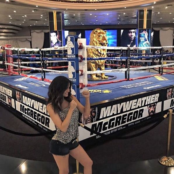 A pesar de su estado, González no dejó de trabajar. Tras revelar la noticia de su embarazo, la conductora viajó a Las Vegas para cubrir la pelea entre Floyd Mayweather y Conor McGregor, en agosto de 2017.