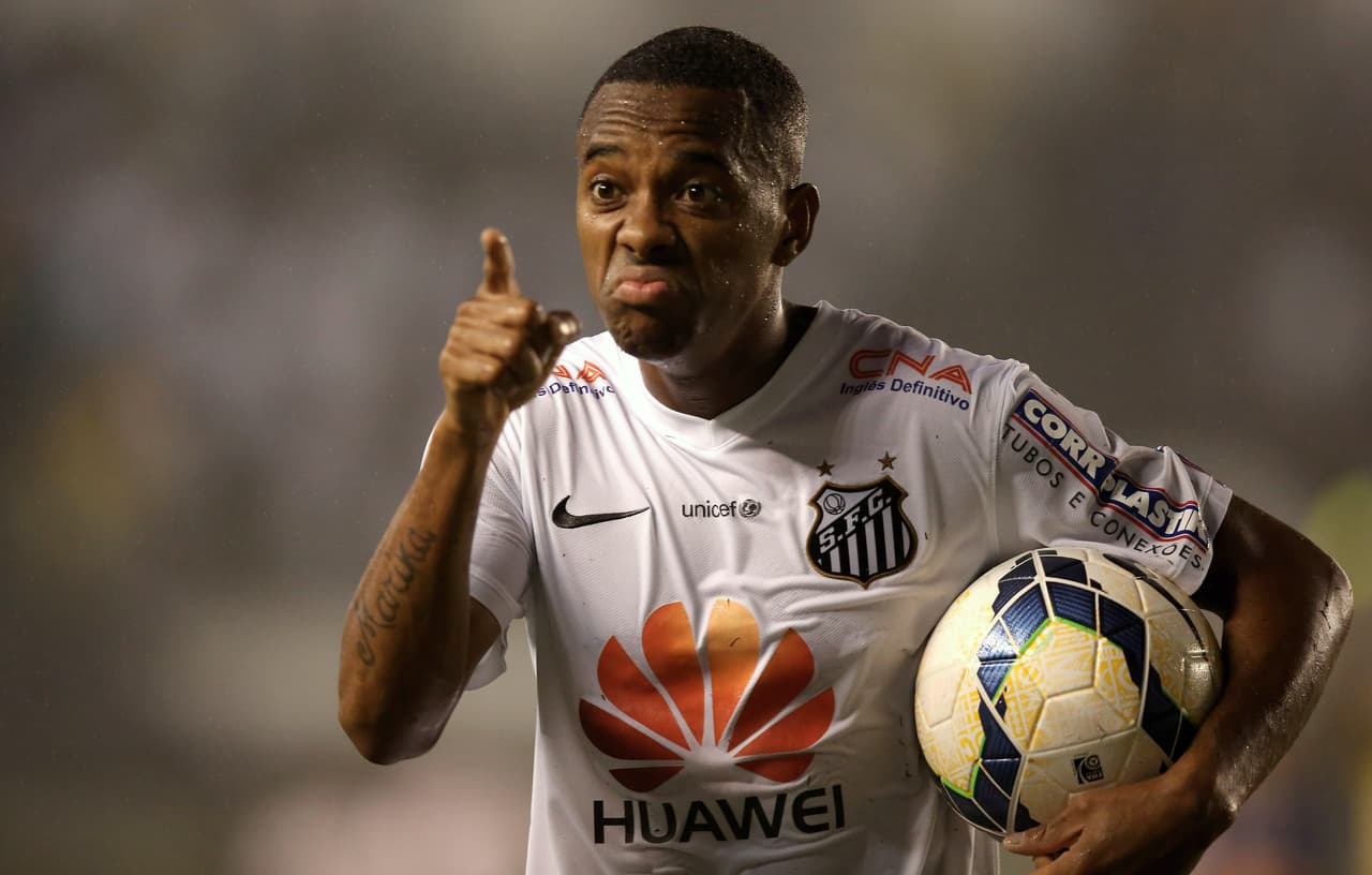 Un club chino busca ganarle el fichaje de Robinho al Querétaro