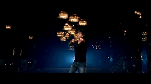 Quiere a una mujer capaz de reírse por cosas tontas e inmaduras, porque él suele decirlas con frecuencia. ¿Te apuntas a cualquiera de estos galanes?