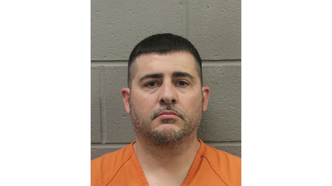 Esta imagen facilitada por el Departamento de Policía de Houston muestra a Gonzalo León Jr, sospechoso del homicidio del niño Julián Guzmán, de 11 años.