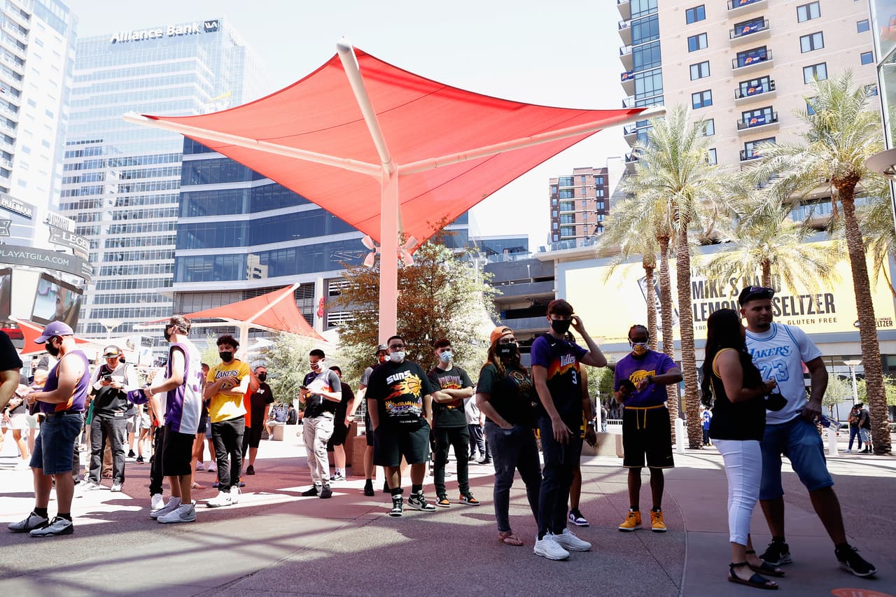 La arena se transformó en un lugar completamente sin efectivo y con baños sin contacto (lavabos, toallas de papel, inodoros, urinarios)”, se lee en un comunicado de prensa de los Suns.
<br>