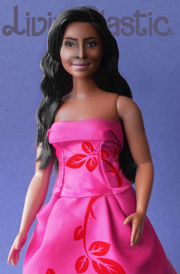 La elaboración de la ropa también fue un gran desafío para su diseñador, ya que no solo se requiere que sea a escala. También la calidad y los detalles son primordiales, toda vez que las muñecas son adquiridas por coleccionistas.