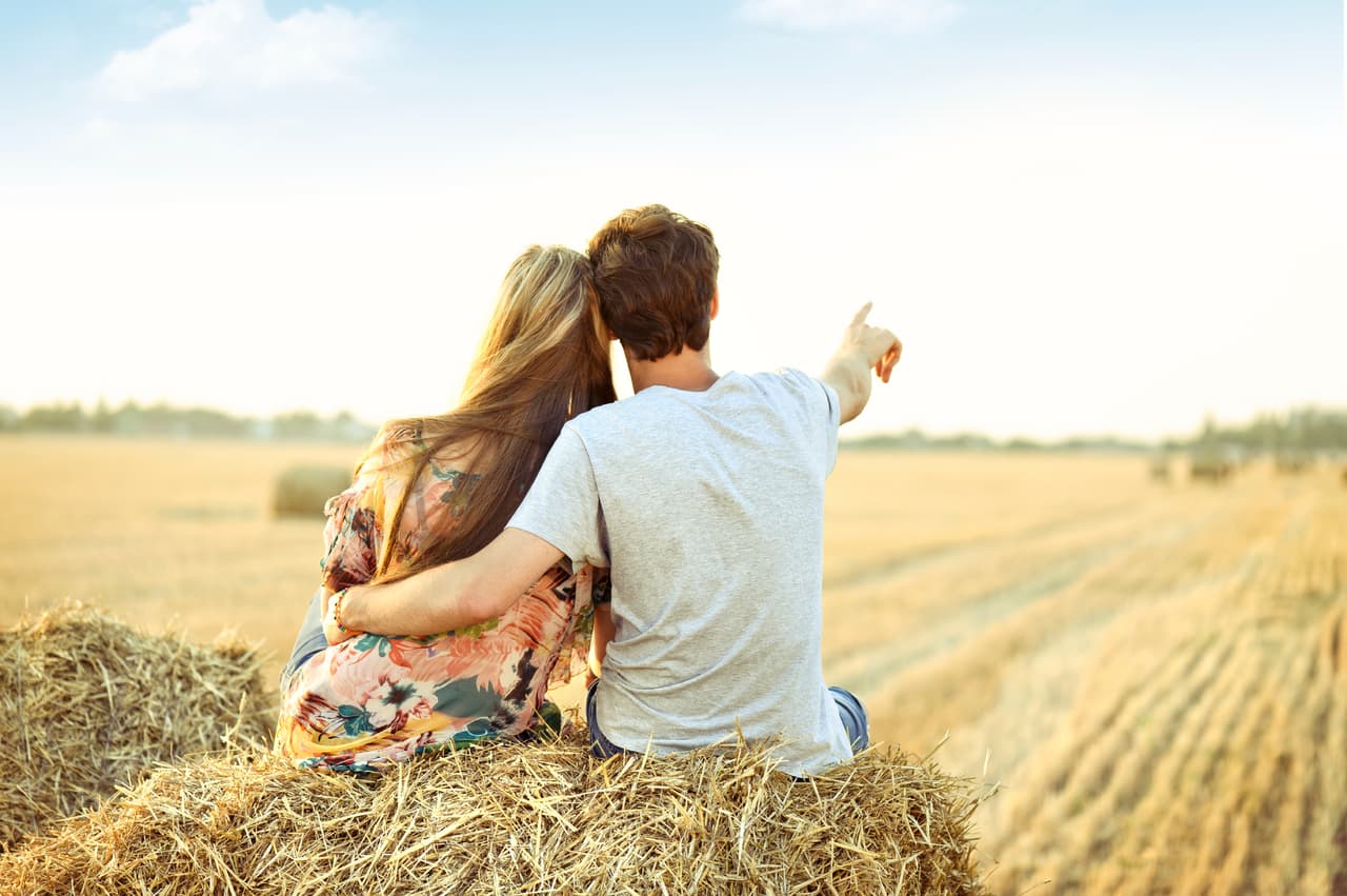 Estás en la vibración del dos. Llegó el momento de la pareja, la asociación, la unión con otras personas.
