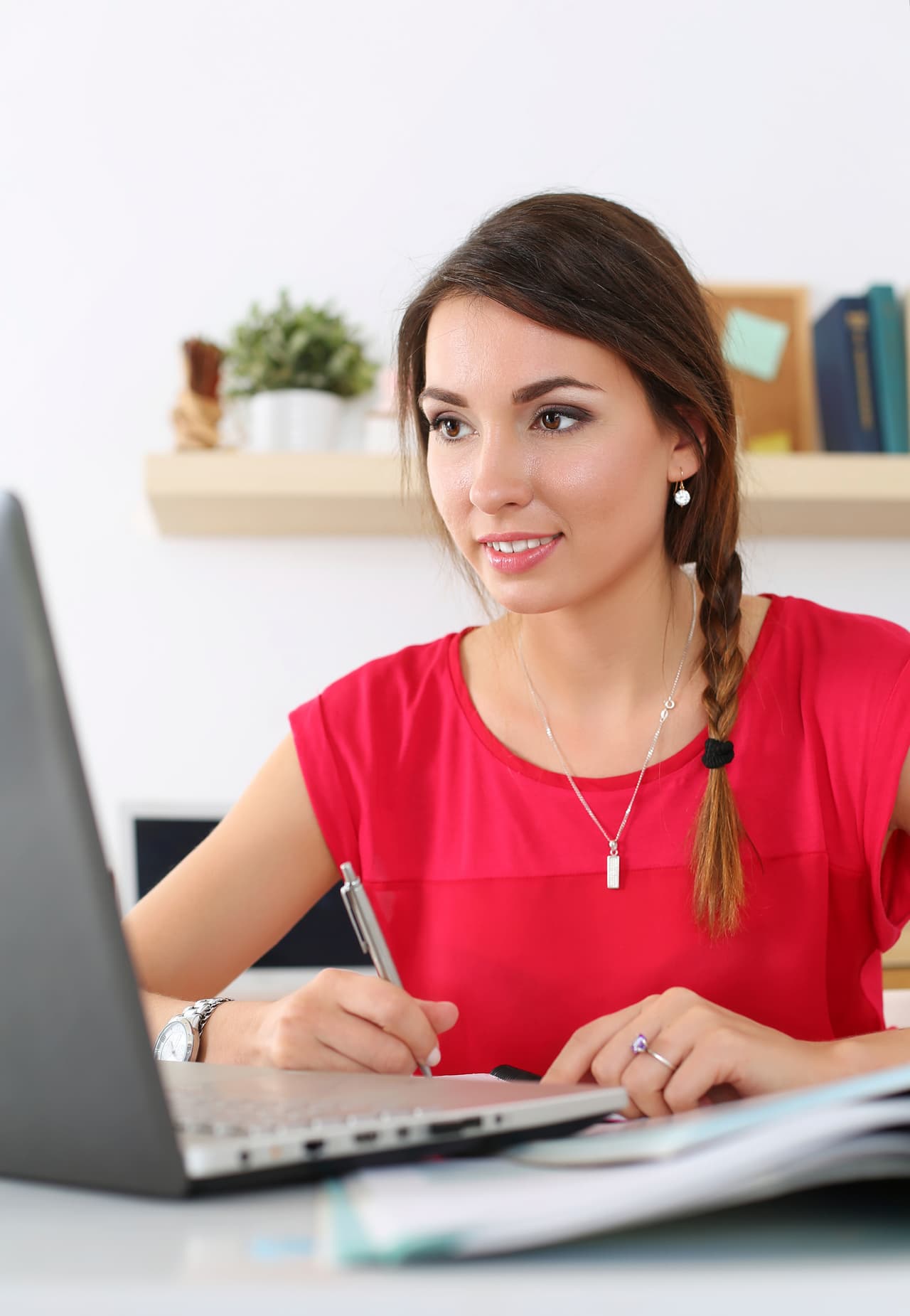 La vibración numerológica que te envuelve es la del 7, el número ideal para iniciar algún tipo de estudio nuevo, empezar algún curso, aprender tecnologías diferentes o matricular en algún centro de estudios.