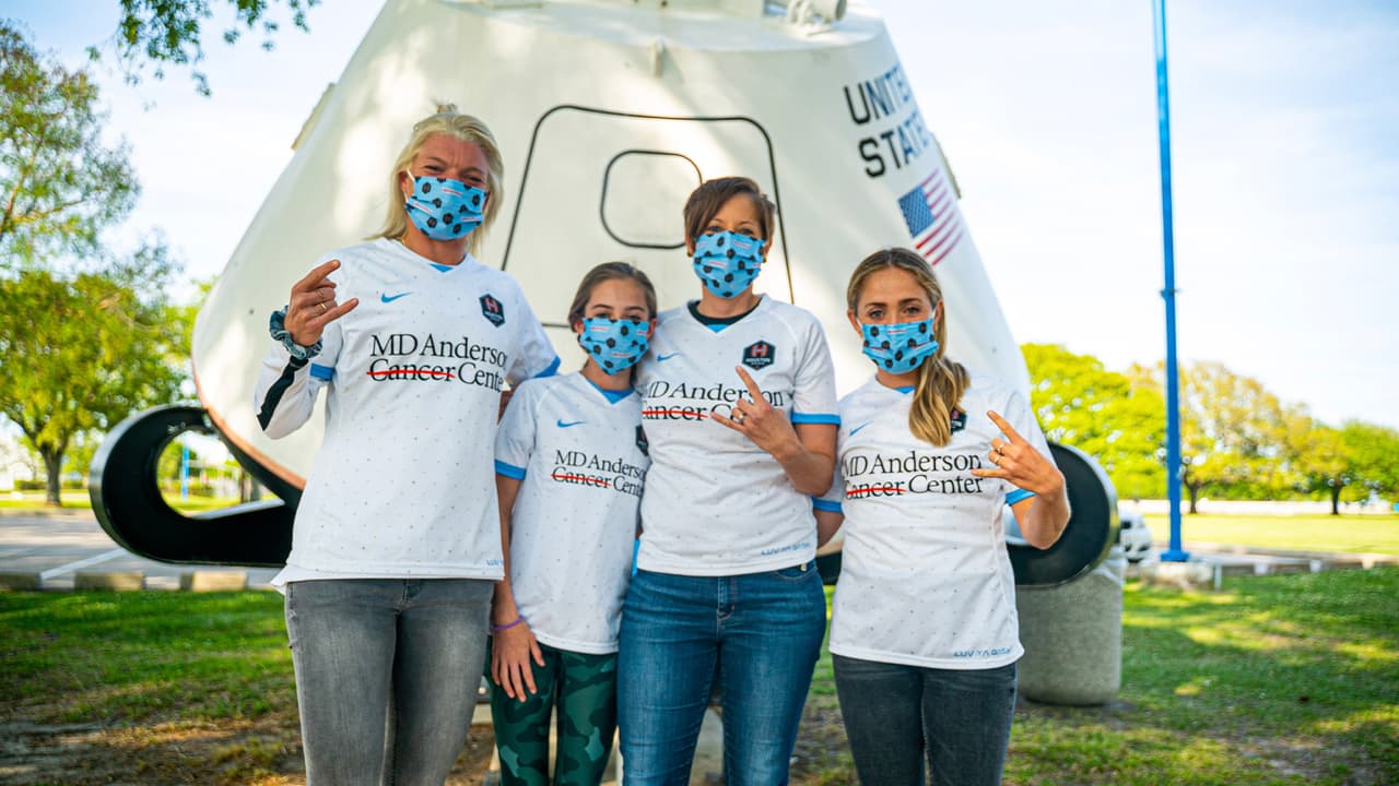 El 
<a href="https://www.univision.com/temas/houston">Houston</a> Dash estrena su nueva playera inspirada en la 
<a href="https://www.univision.com/temas/nasa">NASA</a>. Con esta equipación, buscan honrar uno de los lugares más emblemáticos de la ciudad.