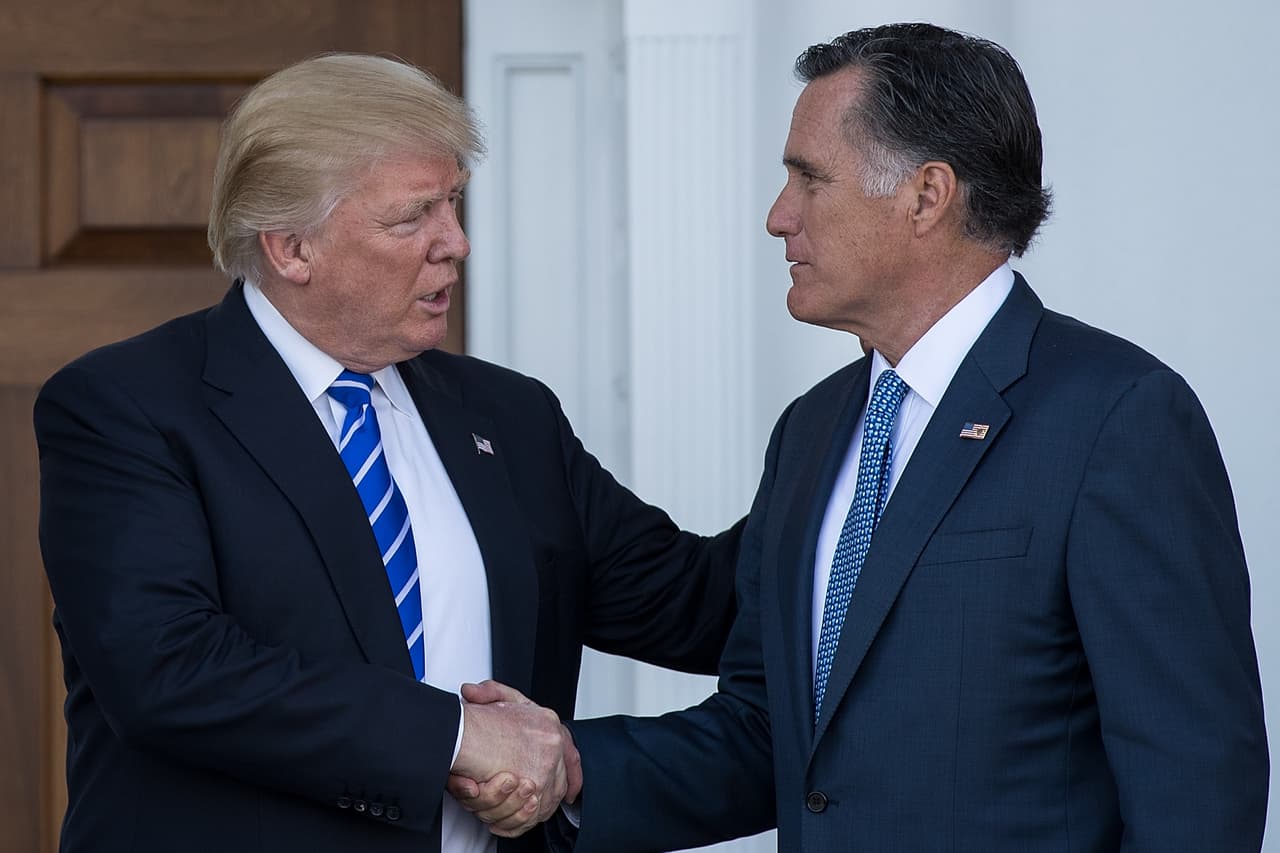 El dilema más difícil de Romney: ¿trabajar o no trabajar para Trump?