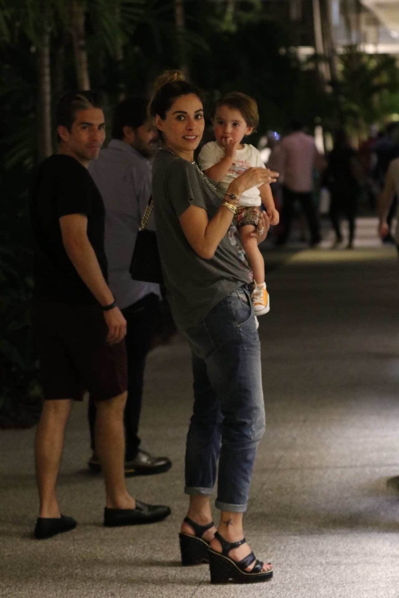 Galilea Montijo es una mamá muy amorosa y se la pasa derrochando cariño a su pequeño.