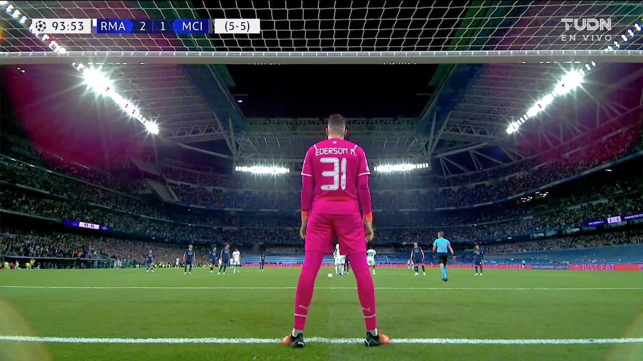 ¡GOL!  anota para Real Madrid. Karim Benzema