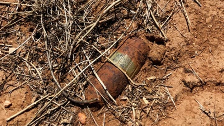 Encuentran un artefacto explosivo de la Segunda Guerra Mundial cerca del muro fronterizo en Arizona