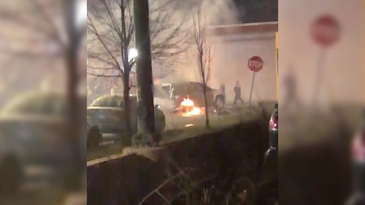 Tras el impacto, uno de los autos involucrados se incendió.