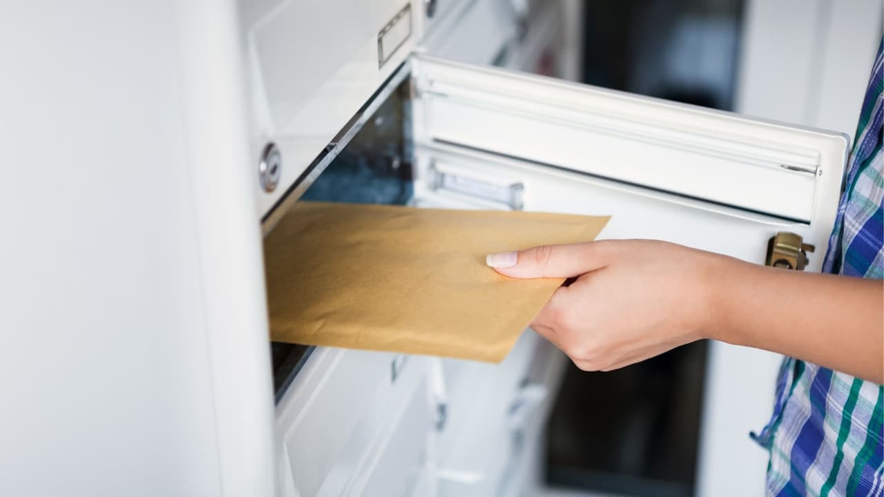 <h3 class="cms-H3-H3">Si te niegan un reclamo o no estás de acuerdo </h3>👉🏻 Pide siempre 
<b>una explicación por escrito. </b>
<br>Revisa la póliza con calma, 
<b>muchas negativas se relacionan con deducibles o exclusiones.</b>
<br>Si no obtienes respuesta clara, puedes presentar 
<a href="https://www.tdi.texas.gov/fraud/index.html" target="_blank">una queja ante el Departamento de Seguros de Texas</a>, que ofrece asistencia gratuita a consumidores.