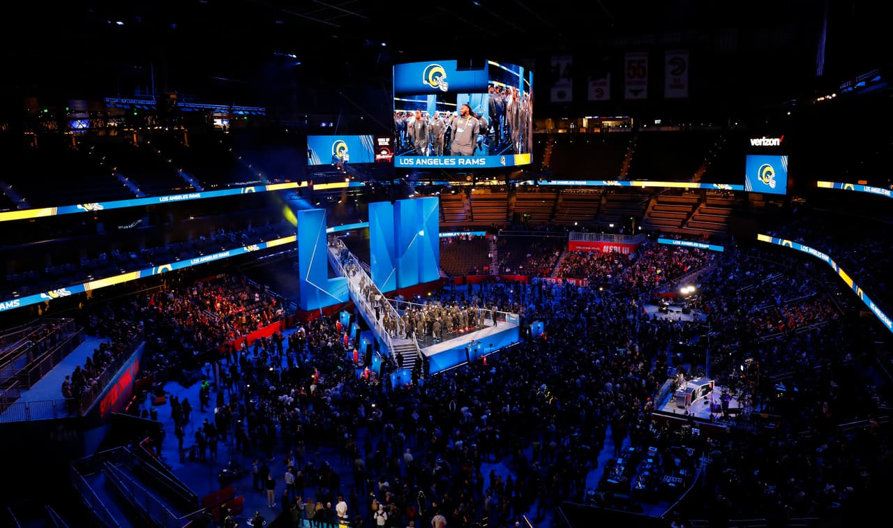 Esta camaradería, buen ánimo y elogios de un lado para otro cambiará radicalmente. Al menos ese fue el termómetro del Opening Night, donde miembros de Patriots y Rams convivieron conjuntamente.