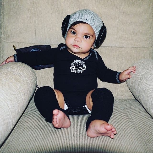 Alejandra no aguanta la emoción de celebrar la primera navidad de su hijo Matteo de casi 9 meses. Mira las fotos más cute de Matteo, un bebé tan stylish como su mamá.