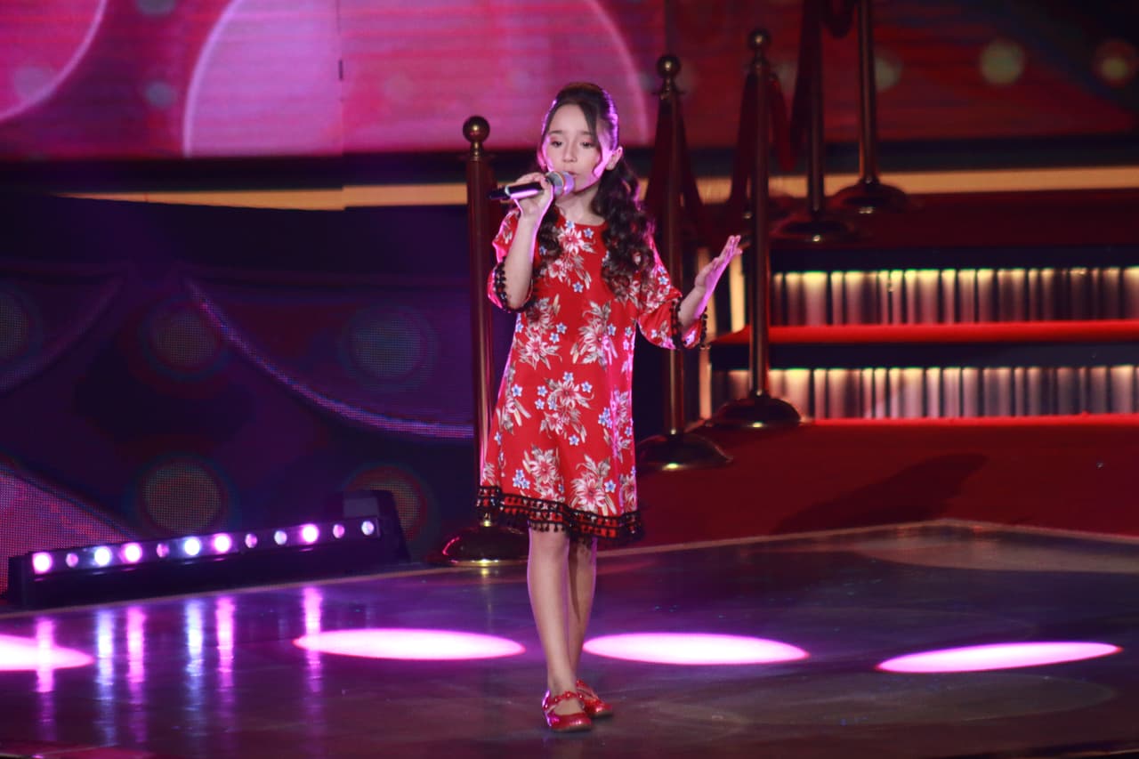 Se midió ante Nuria Loya de 10 años. Esta chiquitina fue la encantó a los jueces y terminó siendo la escogida.