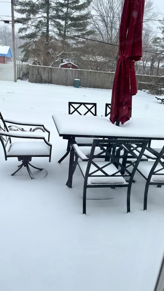 Enotnces si estás en Indianapolis, el cafecito de la mañana tendrá que tomarse dentro de la casa, porque la nieve se apoderó de todo.