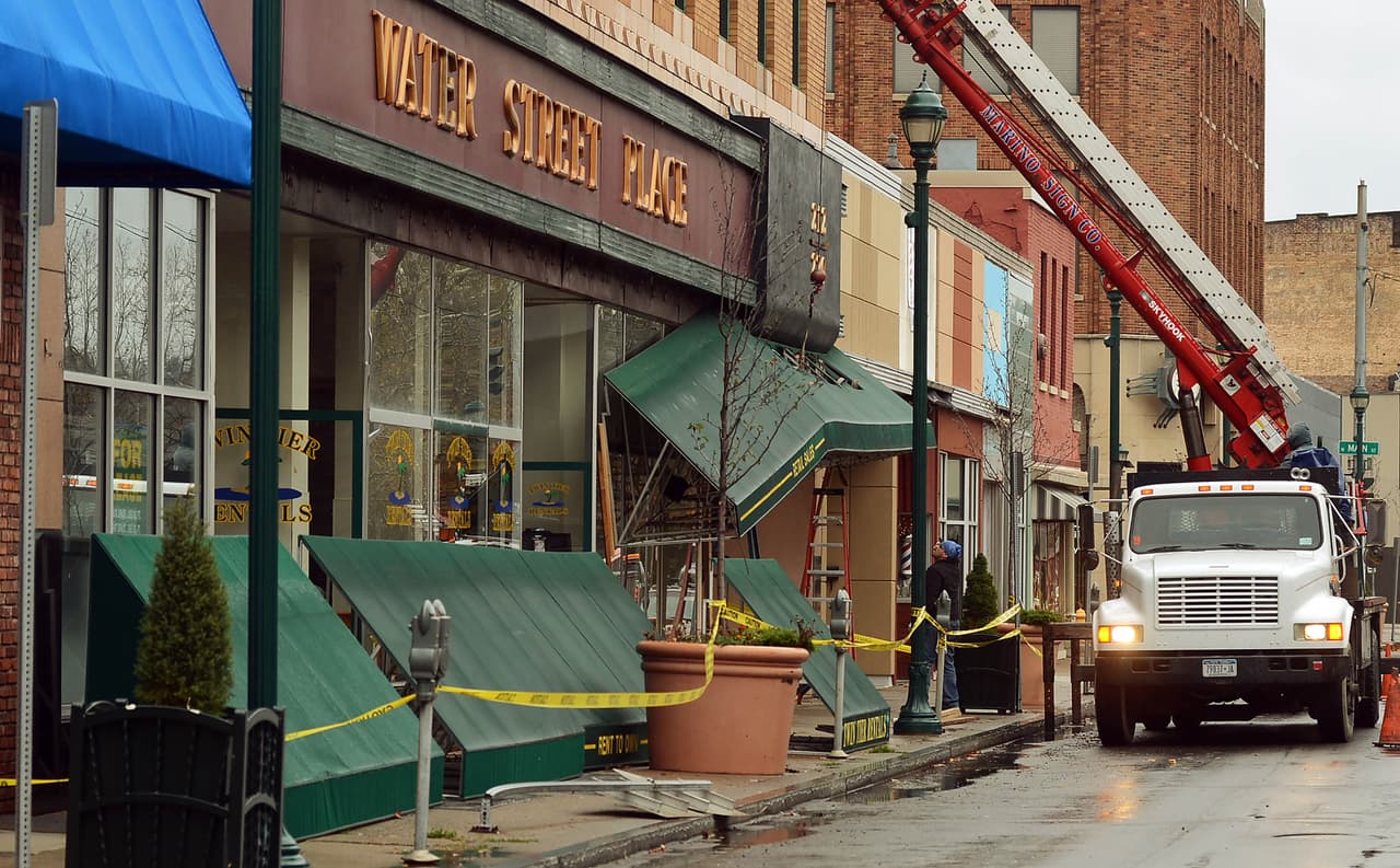 <b>Puesto 15. Elmira, Nueva York</b>
<br>
<br>Variación de la población por la migración, entre 2010 y 2020: -6.9% (-6,117 habitantes).
<br>
<br>Variación de la población en general, entre 2010 y 2020: -7.0% (-6,224 habitantes).
<br>
<br>Tasa de pobreza: 13.9%.
<br>
<br>Población en 2020: 82,622 habitantes.
<br>
<br>Nueva York y California empatan en el segundo lugar con tres ciudades entre las 33 incluidas en el estudio.
<br>