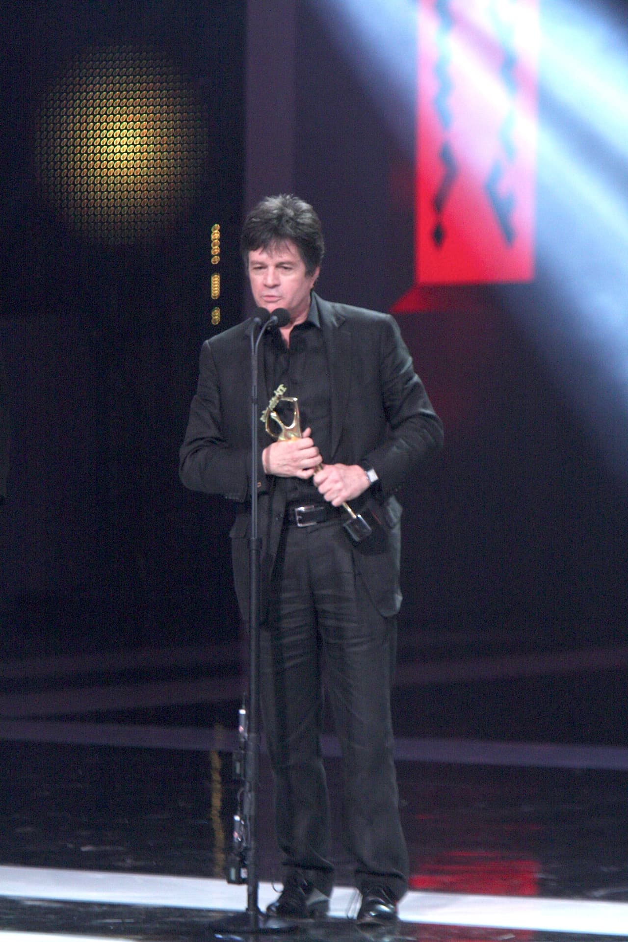 "Alejandro 
<b>nunca aportó una parte económica, </b>ni yo esperaba que lo hiciera (porque) era un muchacho joven, tan solo cuatro años mayor que yo", relató la actriz en 
<b><a href="https://www.youtube.com/watch?v=ut356t10DR4" target="_blank">'Historias engarzadas'</a></b> del año 2014. 
<br>