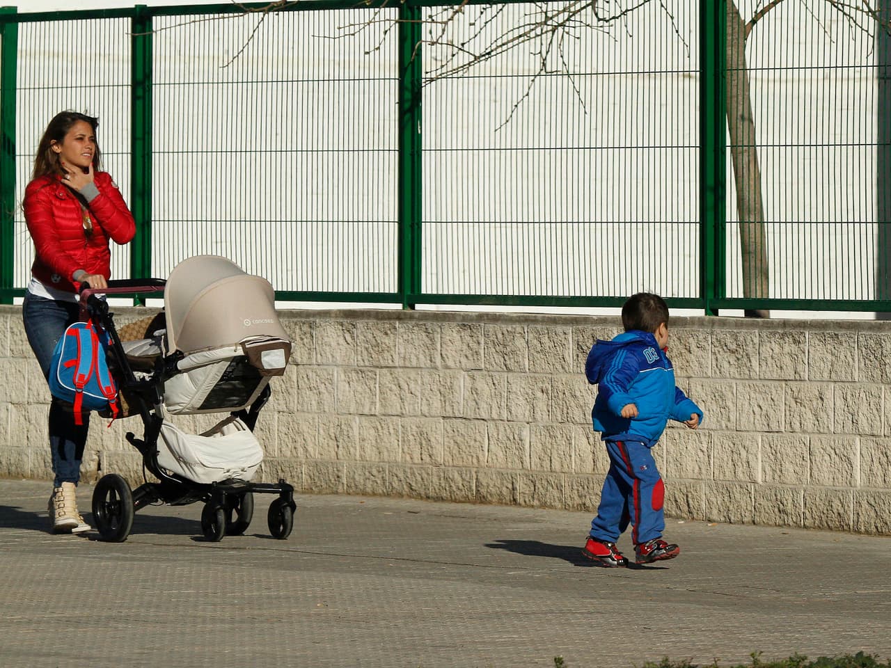 Oops! Thiago es un poco inquieto y se le escapó a mami.