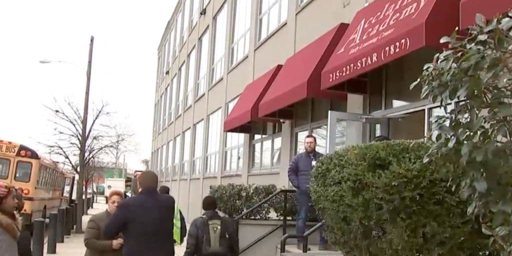 Otra escuela de Filadelfia con problemas de asbesto, estudiantes reubicados