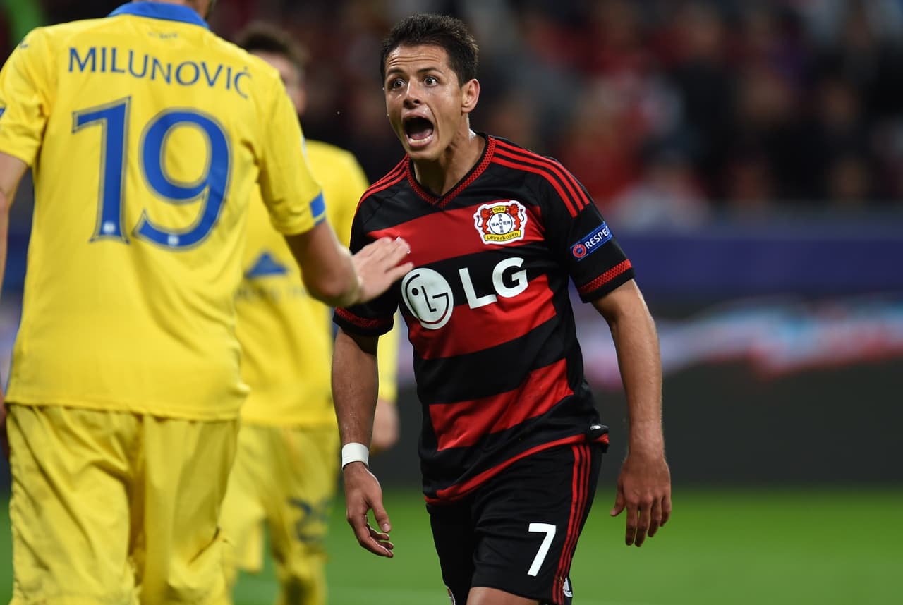 'Chicharito', primer mexicano en anotar con 3 clubes en UEFA Champions League