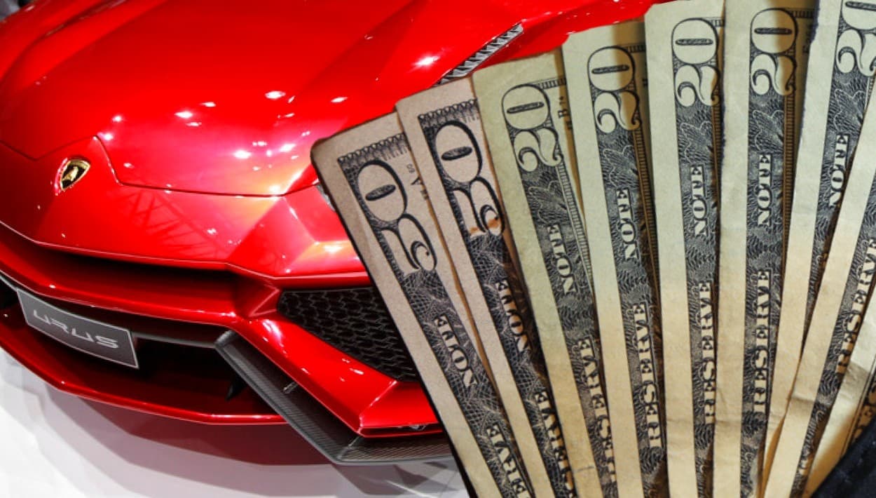 ¿Lo siguieron? Empresario denuncia el robo de $40,000 que dejó en su Lamborghini Urus en Dorado