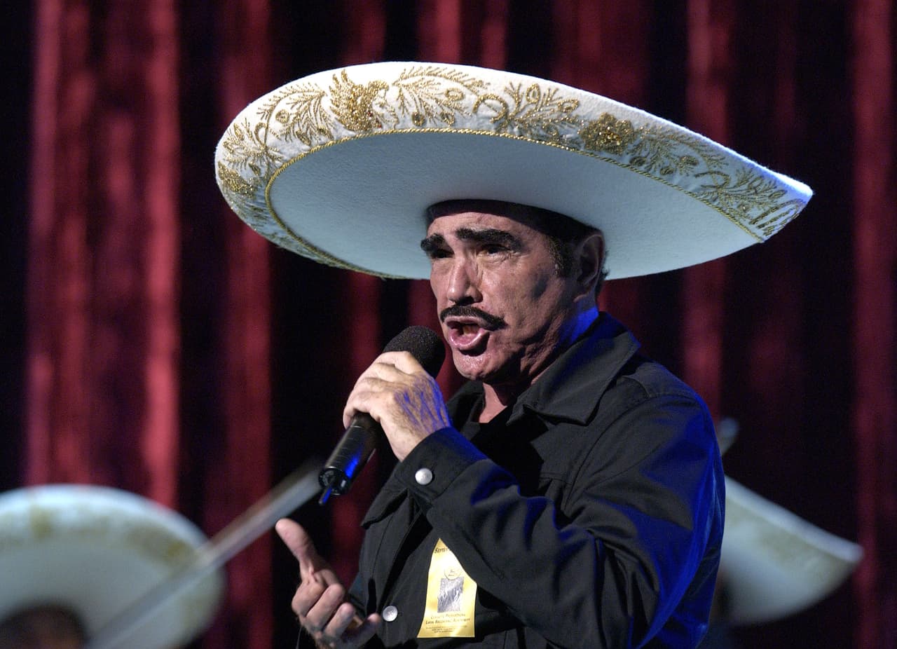 <b>Vicente Fernández</b>: Chente puso fin a su carrera musical en 2013, pero registra ventas de 65 millones de discos. 
<br>