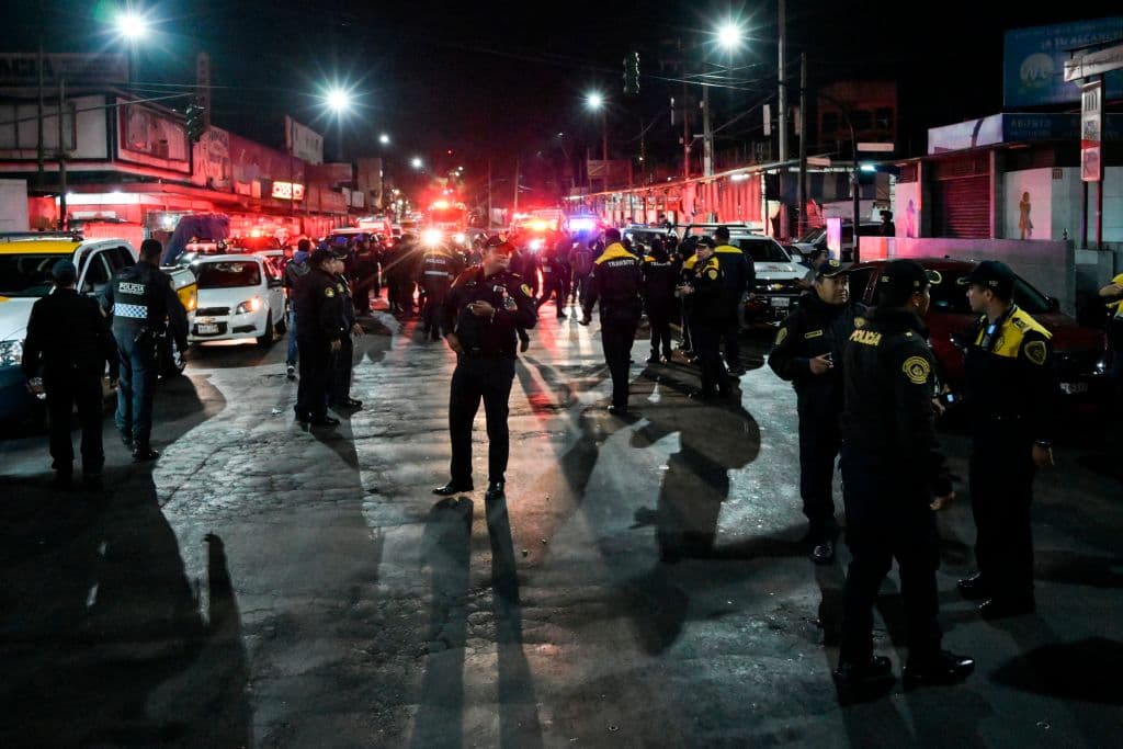 Buscan a un hombre que atropelló a dos jóvenes porque lo sacaron de la fiesta por "borracho"