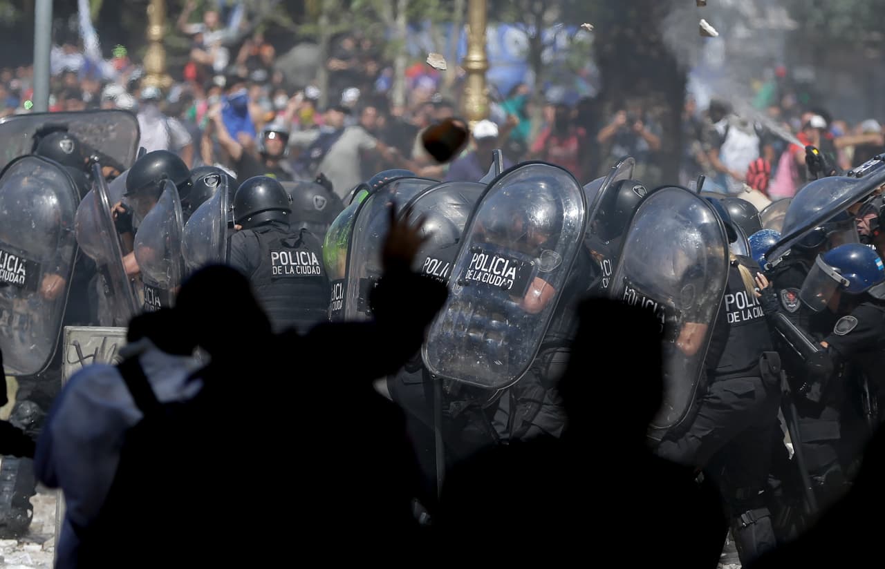 Finalmente la Cámara de Diputados argentina aprobó la polémica ley, tras 17 horas de debate, con apoyo de parte de la oposición.