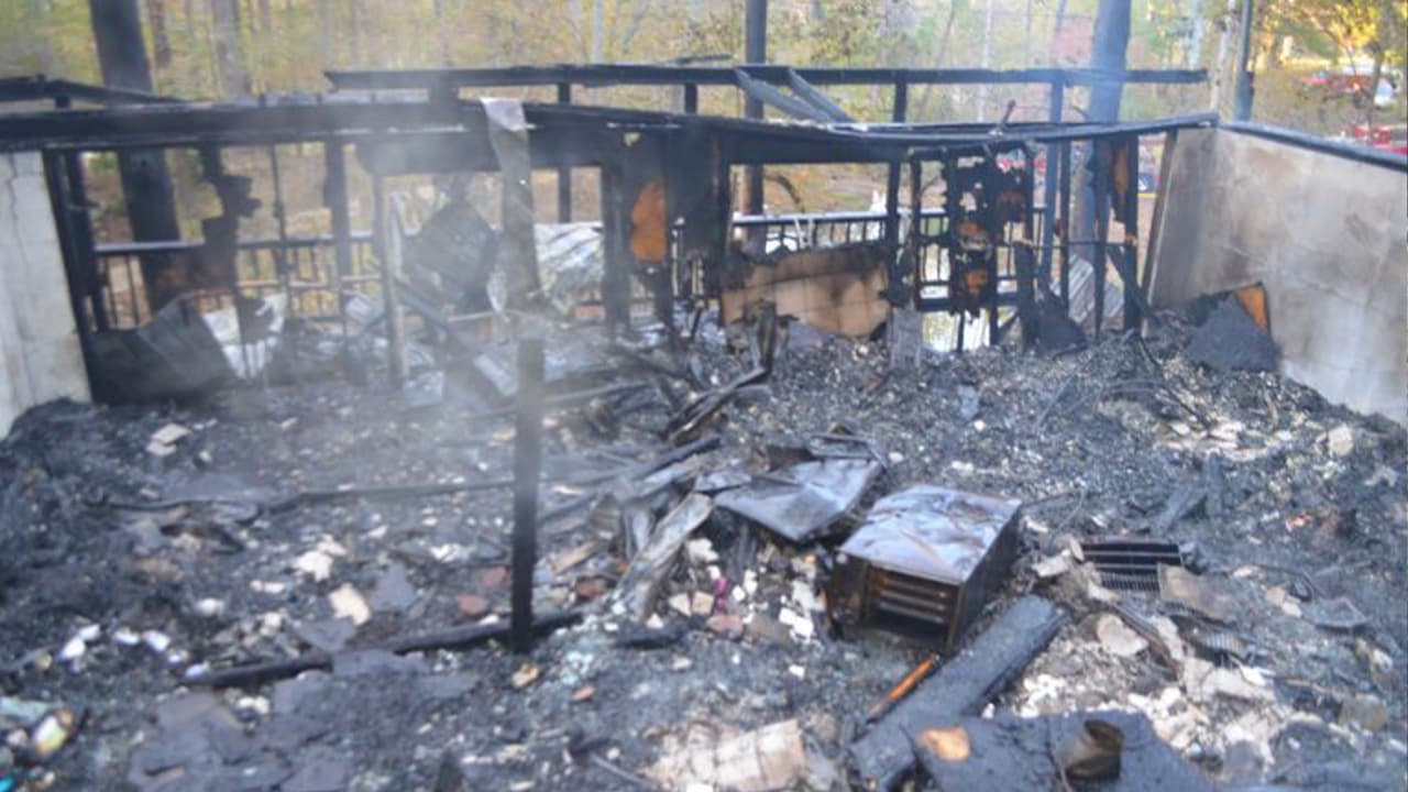 Identifican a la mujer hallada muerta en el sótano tras el incendio de una casa en Georgia