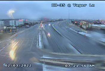 Si tienes que conducir estos son algunos de los consejos:
<br>
<ul>
 <li class="li1">Disminuye la velocidad: los límites de velocidad se basan en las condiciones normales del camino y del clima, no en las condiciones del camino en invierno.</li>
</ul>