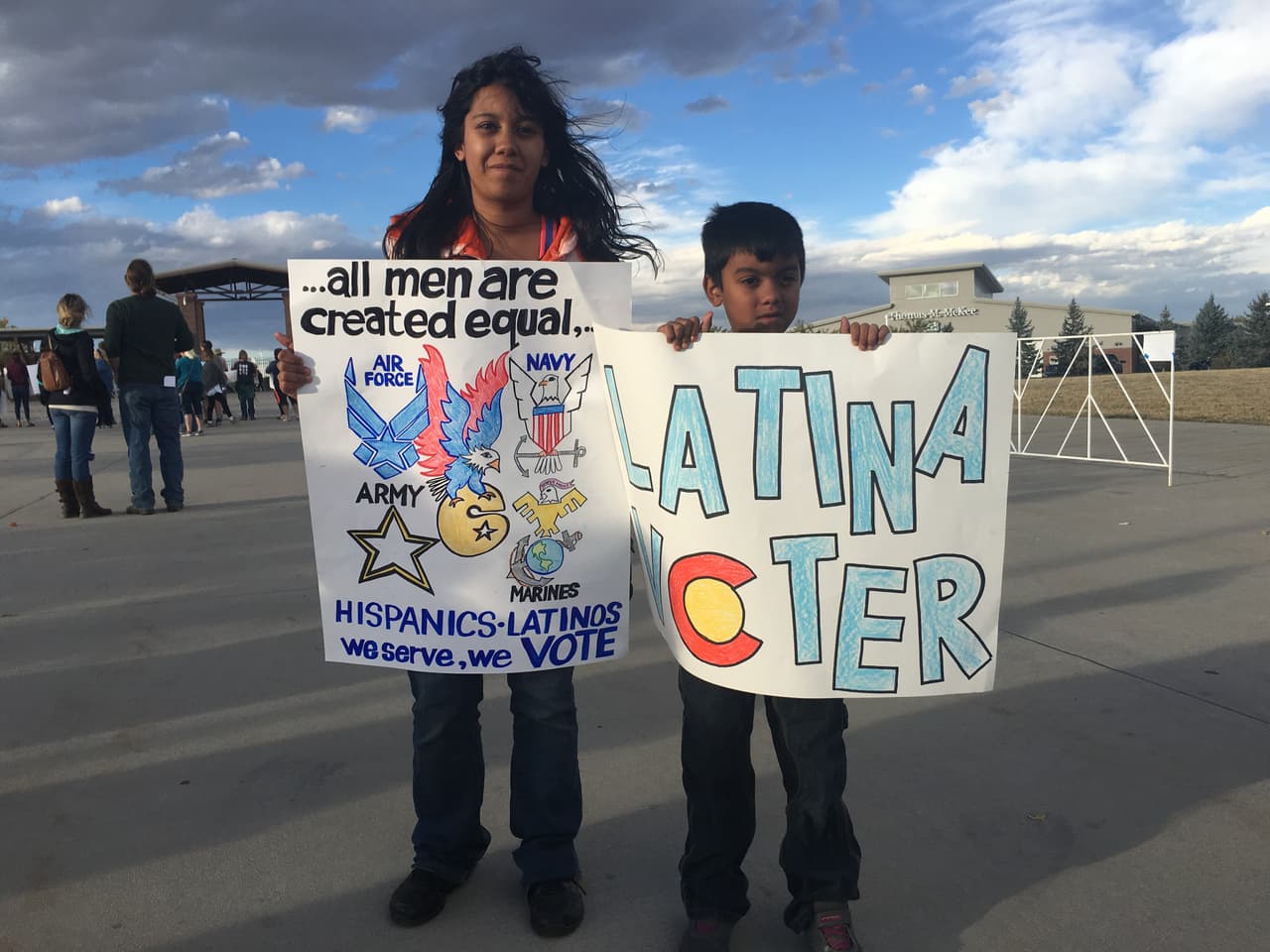 Kristen Padilla, latina de segunda generación, junto a su hijo Sean en Loveland, Colorado el 3 de agosto de 2016. "No somos ciudadanos de segunda clase", es su mensaje para Donald Trump.