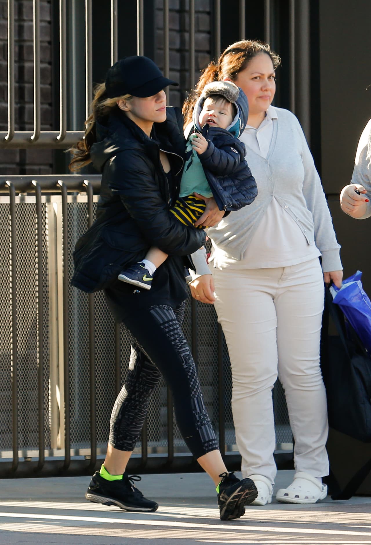 Al ver las cámaras la diva aceleró el paso.