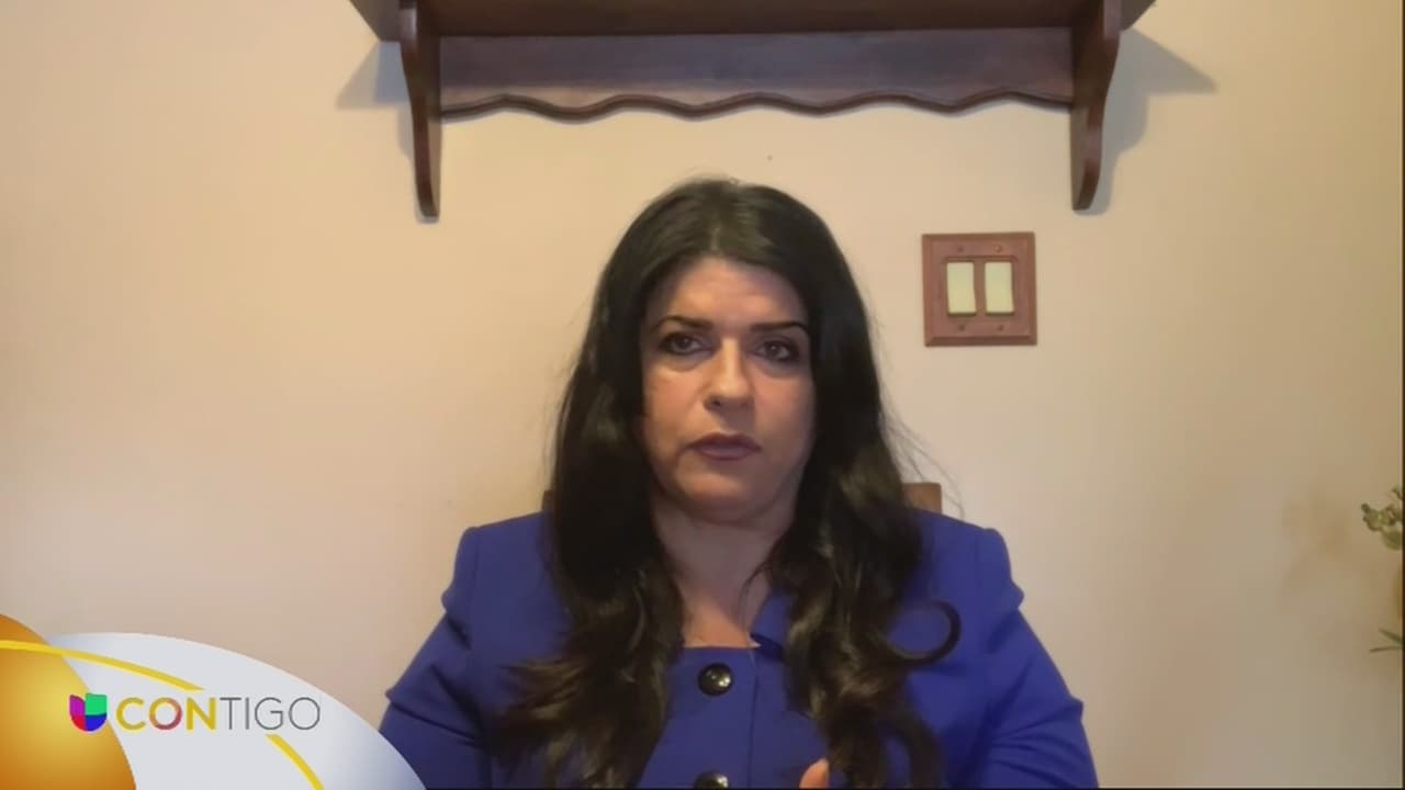 <b><i>Si eres víctima o conoces a alguna persona que sufra de violencia doméstica llame al 911, o al 1-800-500-1119, </i></b> 
<i>que es el número para víctimas de violencia doméstica. Además, puede comunicarse con el <b>Centro Coordinado para víctimas del condado Miami-Dade, llamando al (305) 285 5900 </b>o a la Fundación <b>‘Entre Nosotras’ al (786) 553 6165.</b></i> 
<br> 
<br> 
<i>"Si tienes pensamientos vinculados al suicidio o conoces a alguien que los tiene, hay líneas telefónicas en español e inglés de asistencia en la Línea de Prevención del Suicidio y de la Asociación Estadounidense de Prevención del Suicidio. El teléfono de ayuda es <b>1-800-273-8255,</b> el servicio es gratuito, está disponible todo el tiempo y las llamadas son confidenciales."</i>