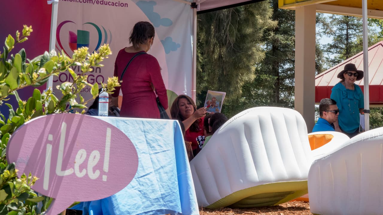 Familias del valle central visitaron los parques temáticos Playland y Storyland para disfrutar del Día de la Familia en Fresno.