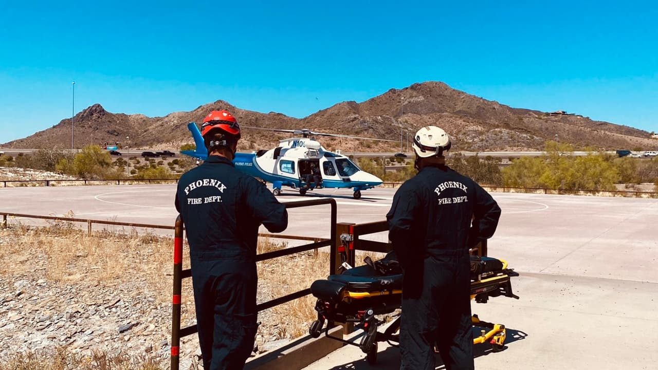 El primero de los rescates ocurrió el 7 de abril cuando los bomberos fueron alertados por un excursionista lesionado en The Dreamy Draw Mountain Preserve.