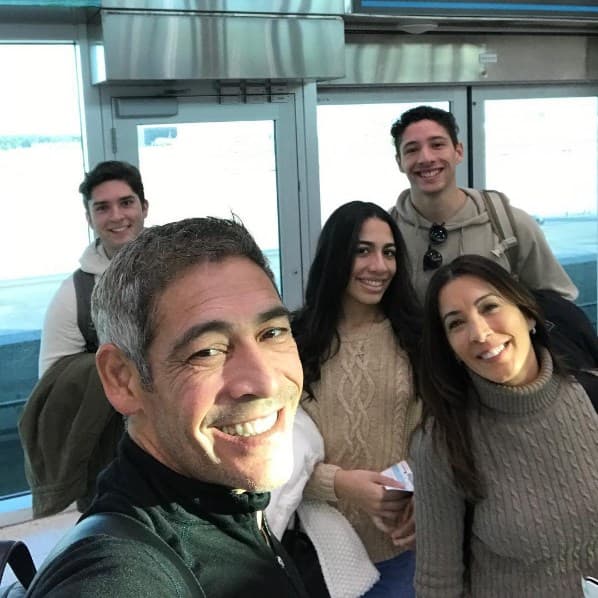 Johnny Lozada es uno padre modelo y grita a los cuatro vientos el gran amor que tienen a sus hijos.